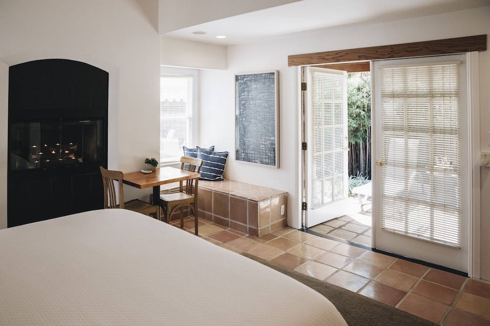 East Suite photo 2