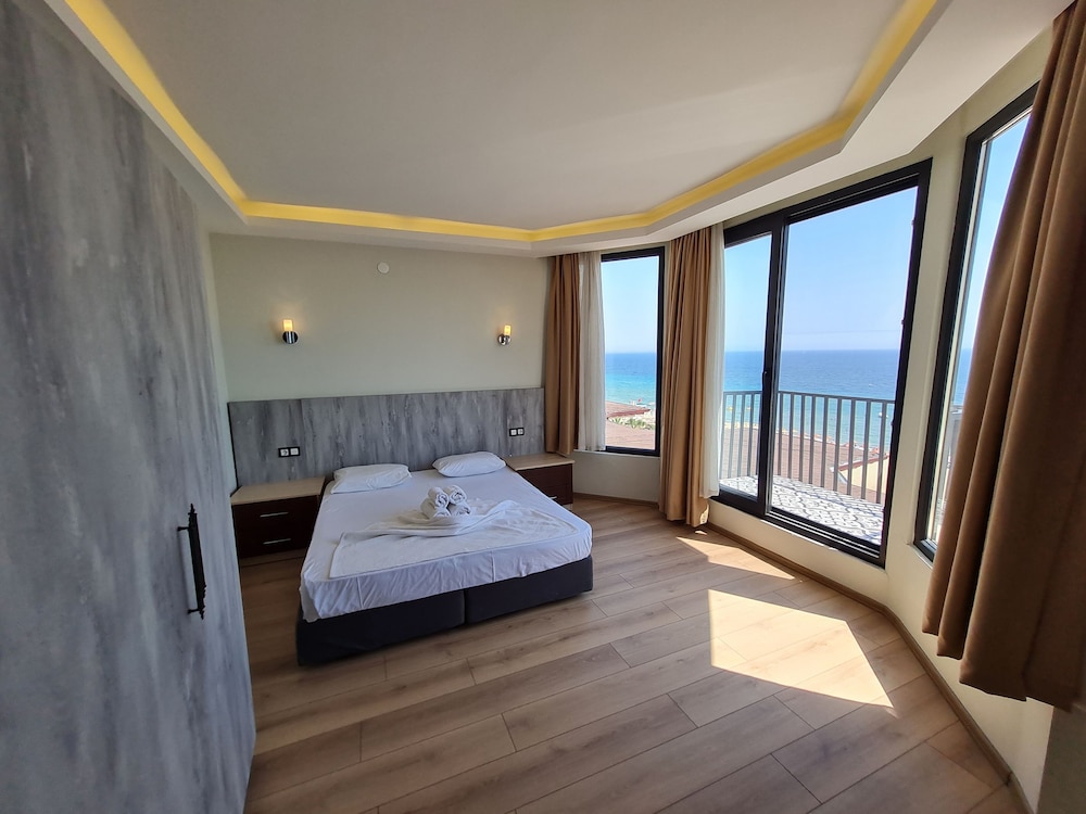 Exclusive Studio Suite, 1 Queen Bed, Sea View photo 1
