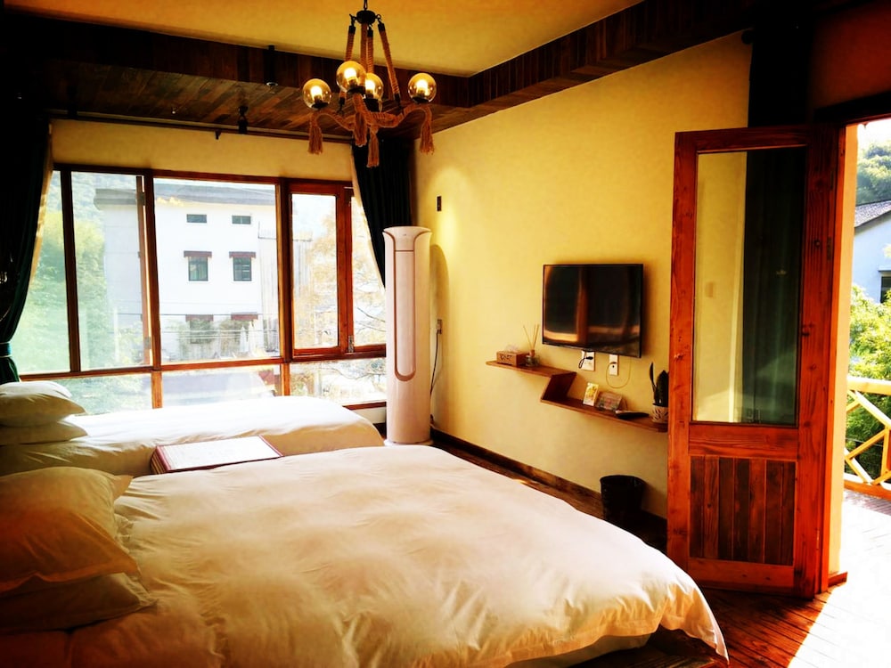 Family Room with Balcony photo 1