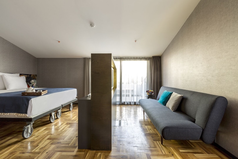 Deluxe Room, 1 King Bed with Sofa bed, Terrace photo 2