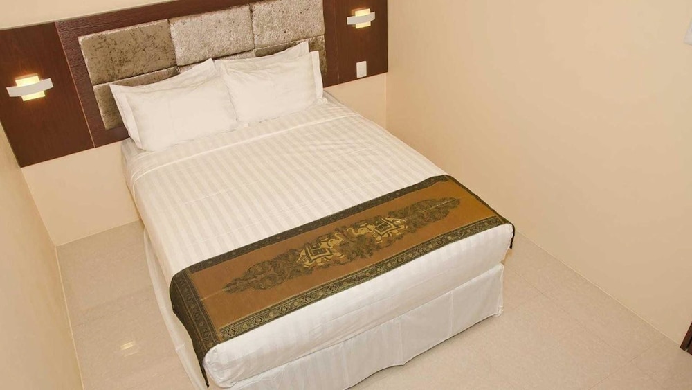 Deluxe Single Room, 1 Queen Bed photo 3
