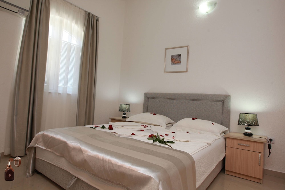 Classic Apartment, Sea View photo 1