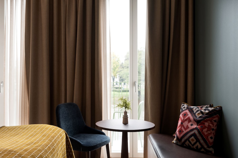 Superior Double Room, River View - Photo 5