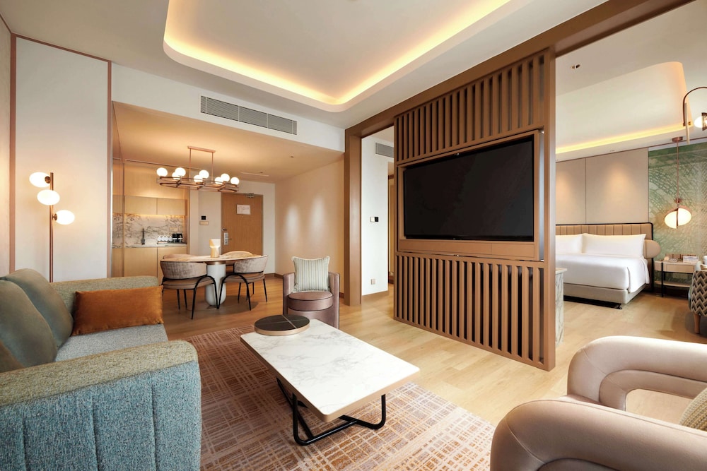 King Premium Suite with Lounge Access - Photo 1