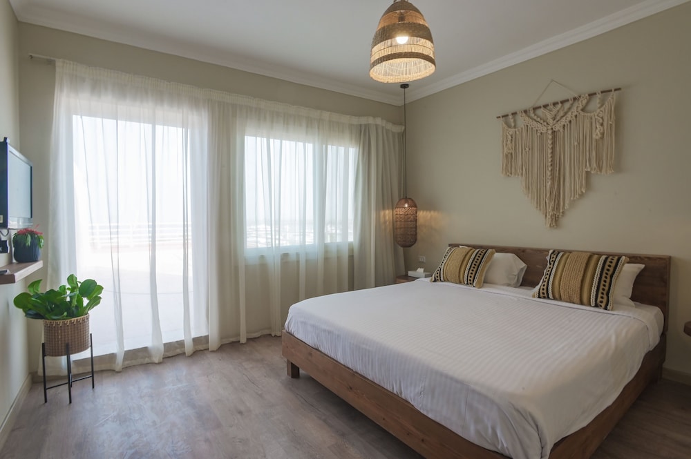 Deluxe Room, Patio, Sea View - Photo 1