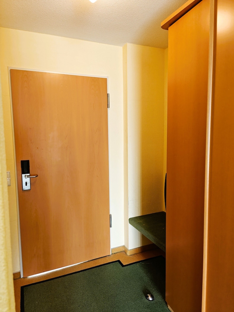 Classic Double or Twin Room, Balcony, Garden View photo 2
