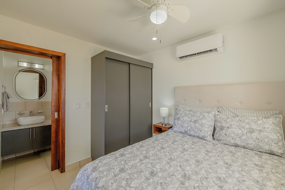 Signature House, 1 Bedroom, Balcony photo 2
