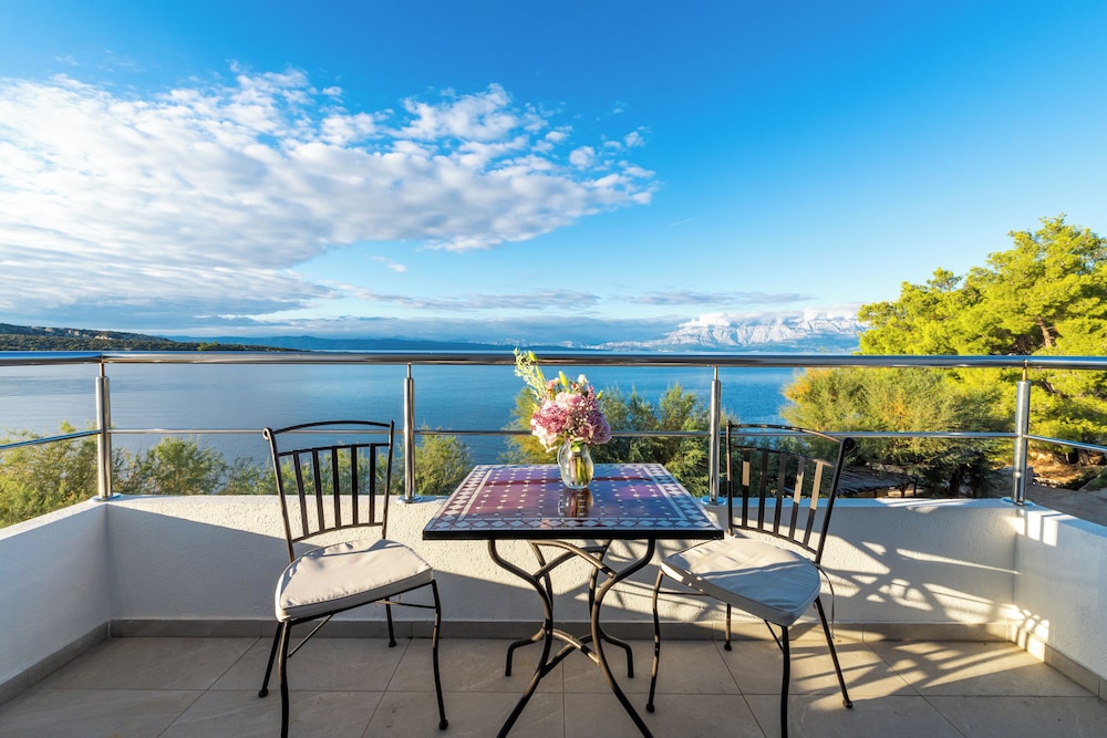Family Room, Balcony, Sea View photo 3