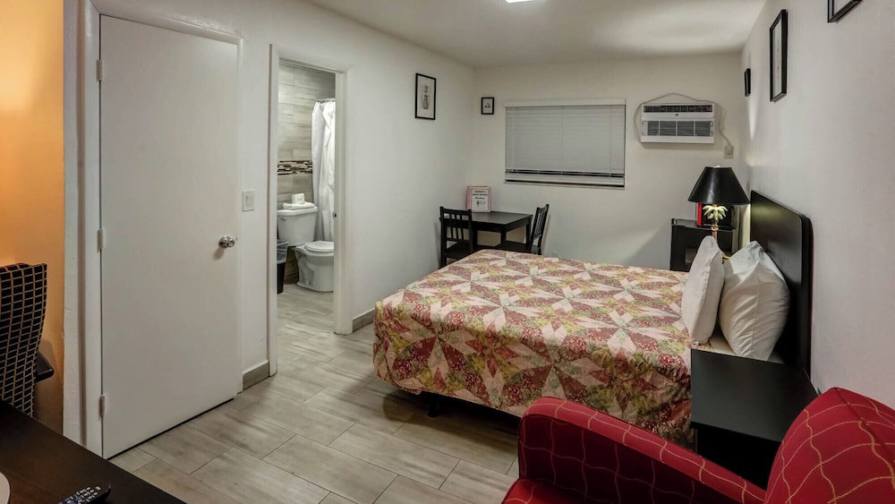 Standard Double Room, 1 Queen Bed photo 3