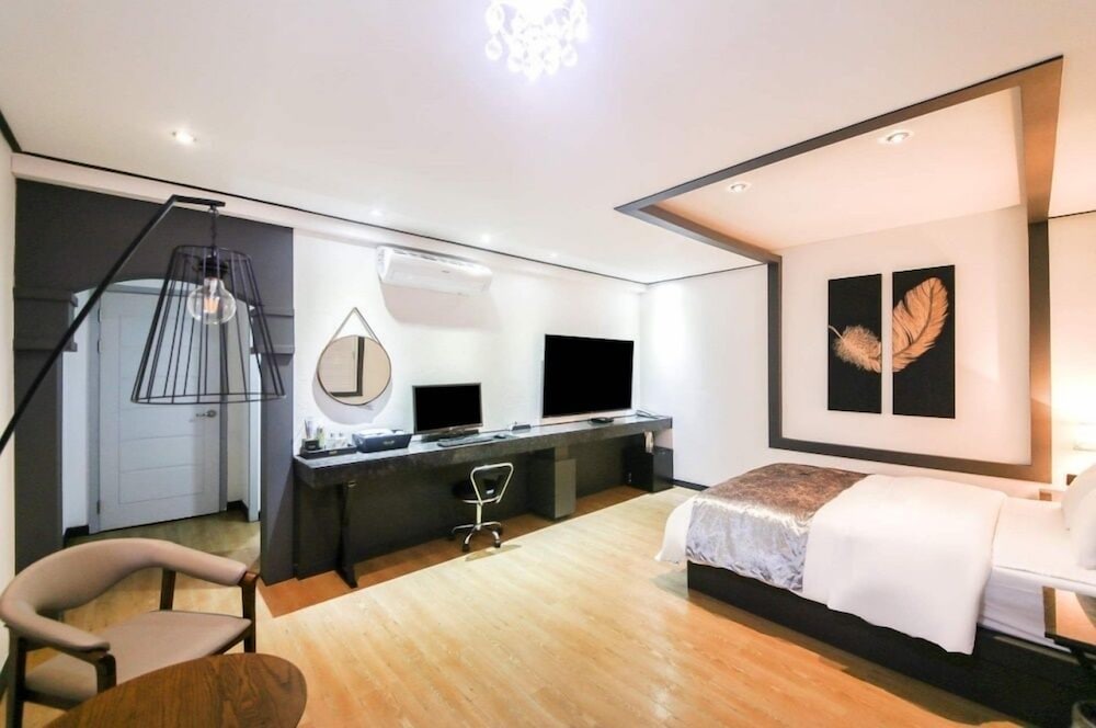 Honeymoon Triple Room photo 3
