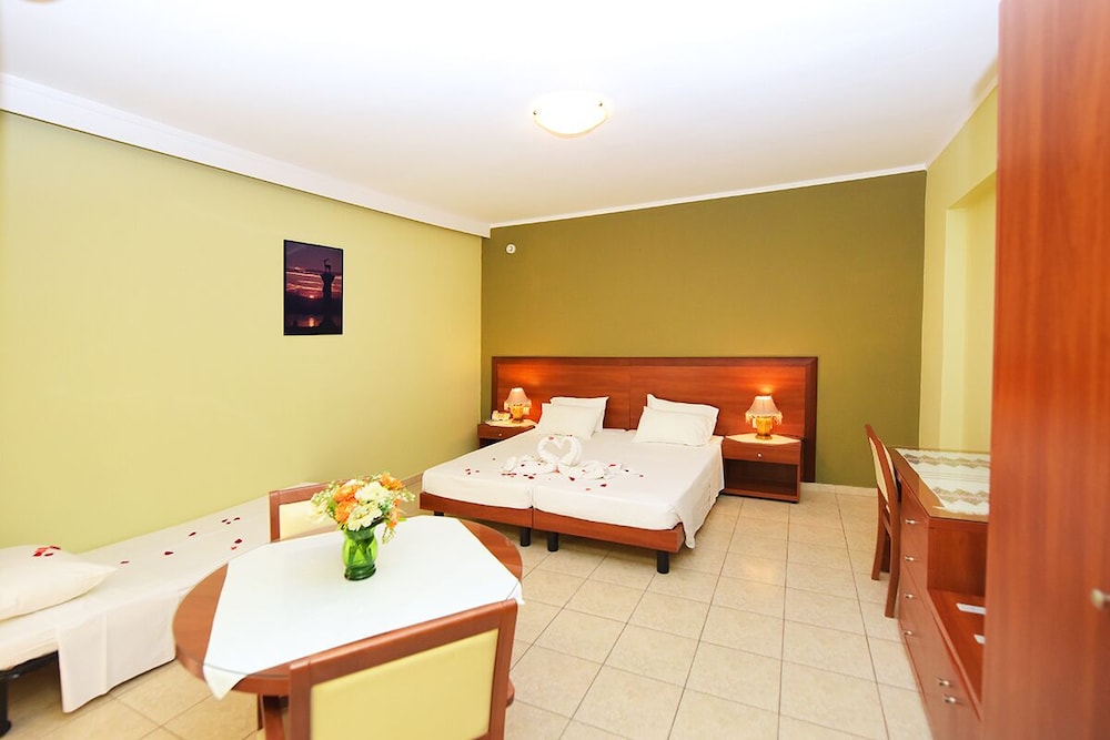 Double Room - Photo 9