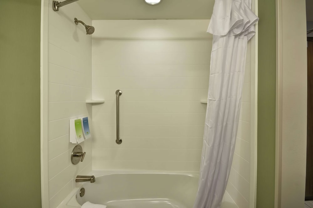 Studio, 2 Queen Beds, Accessible, Non Smoking (mob/hearing acc w/ bathtub)