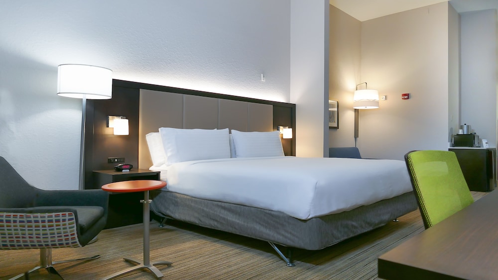 Suite, 1 King Bed with Sofa bed (Wet Bar) - Photo 1