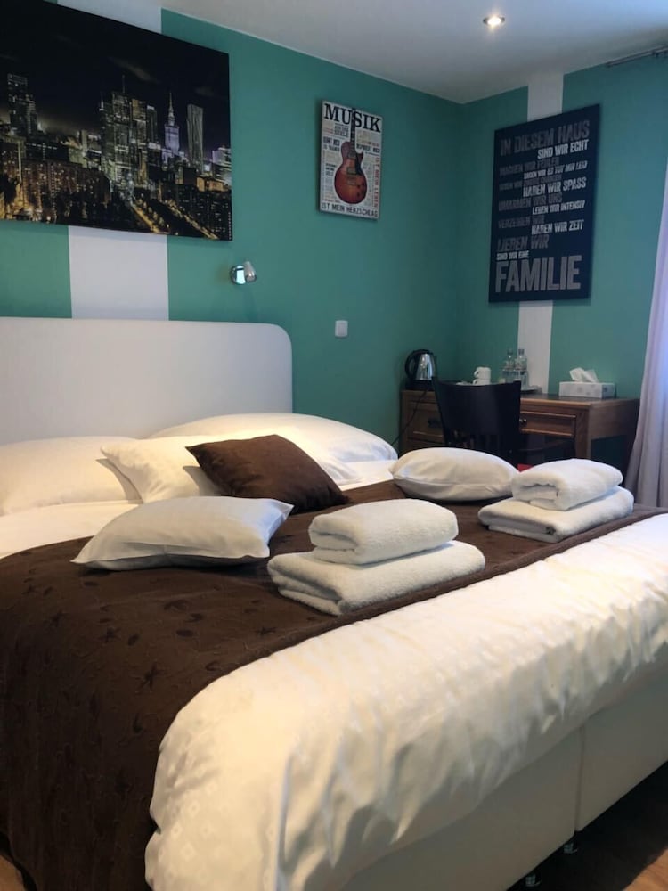 Standard Double or Twin Room - Photo 1