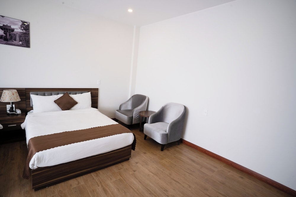 Superior Quadruple Room - Photo 11