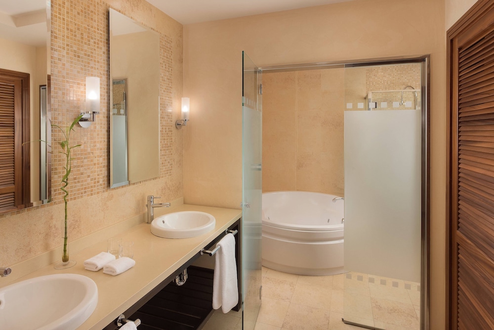 Premium Studio Suite, 2 Twin Beds (Garden View) thumbnail 6
