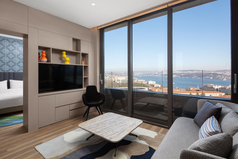 Suite, 1 Bedroom, Sea View thumbnail 5
