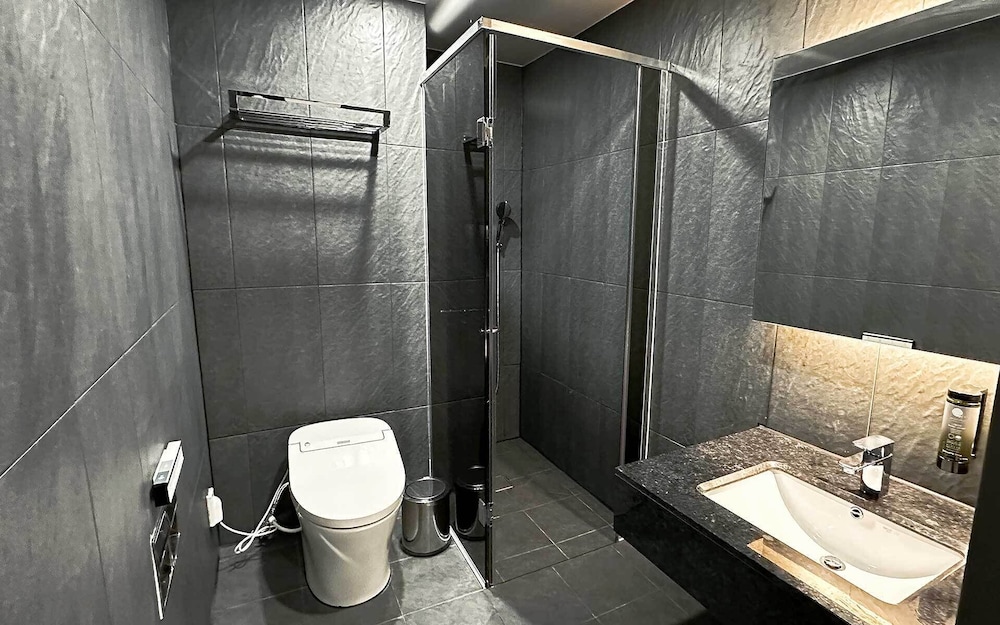 Standard Twin Room - Photo 4