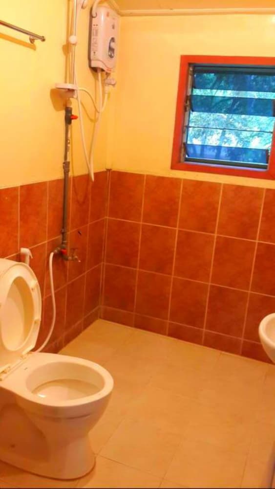 Family Room, Private Bathroom photo 3