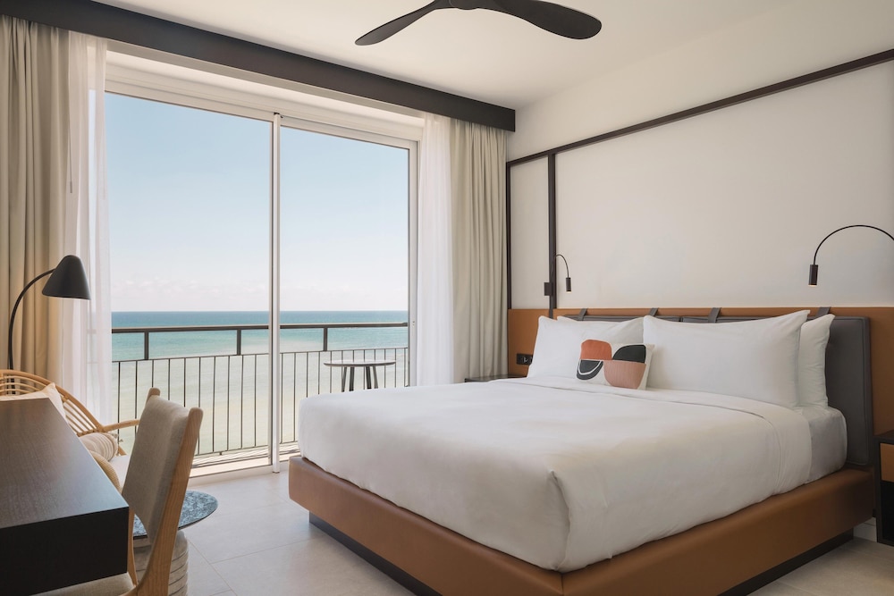 Deluxe Room, 1 King Bed, Sea View (Balcony) - Photo 1