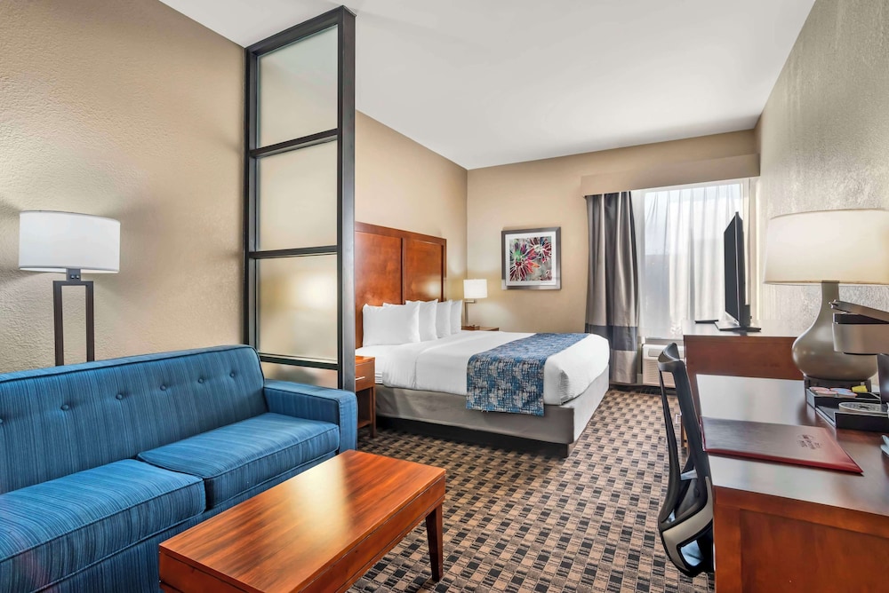 Suite, 1 Queen Bed, Non Smoking, Refrigerator & Microwave (with Sofabed) - Photo 1