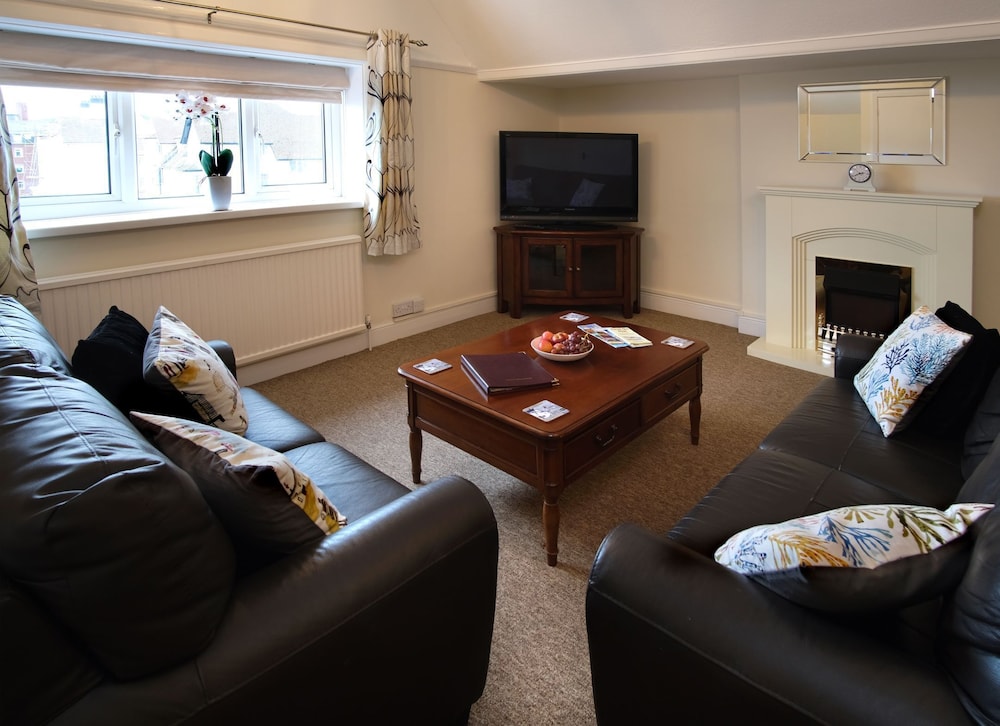 Luxury Apartment, Ensuite, Sea View (Penthouse Sleeps 4) photo 3