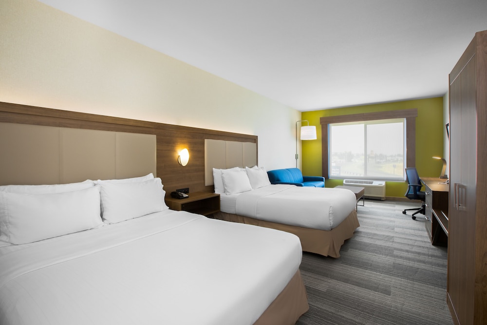 Suite, 2 Queen Beds photo 2
