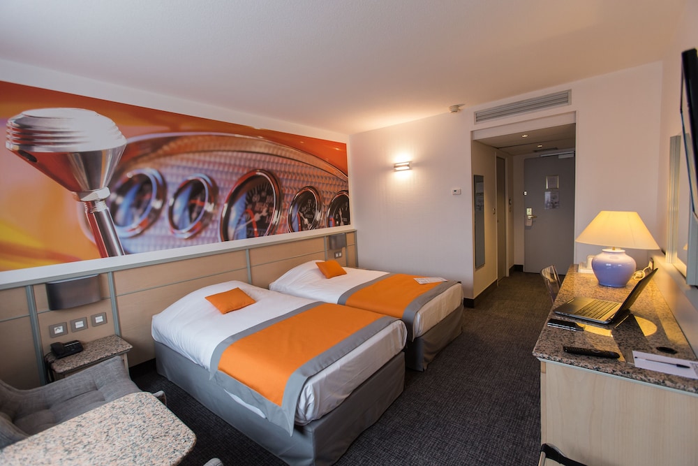 Standard Twin Room - Photo 2