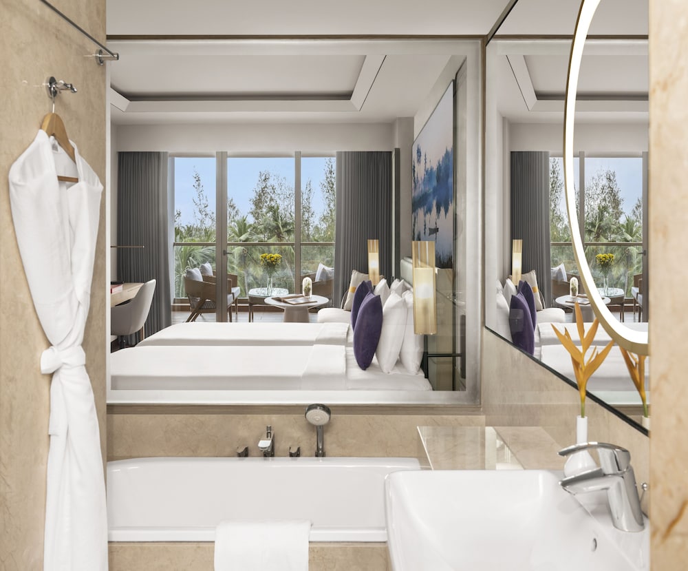 Deluxe Room Twin Beds with Balcony - Photo 7