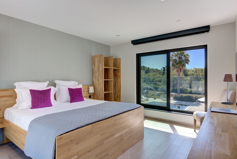 Superior Double Room, 1 King Bed, Terrace, Poolside photo 1