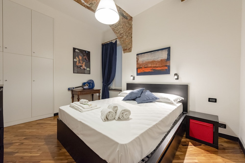 Family Apartment, Multiple Bedrooms (Charming Flat next to Genoa's) photo 2