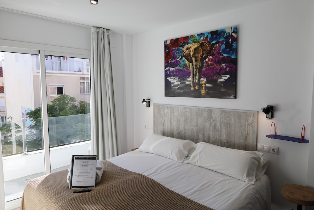 Standard Double Room, 1 King Bed, Kitchenette photo 3