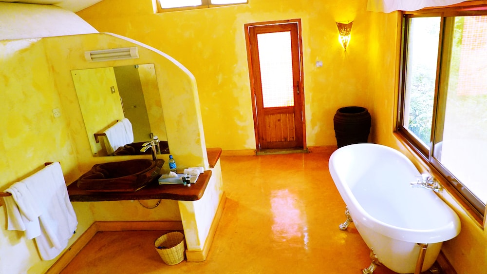 Junior Suite, 1 King Bed, River View, Overwater photo 2
