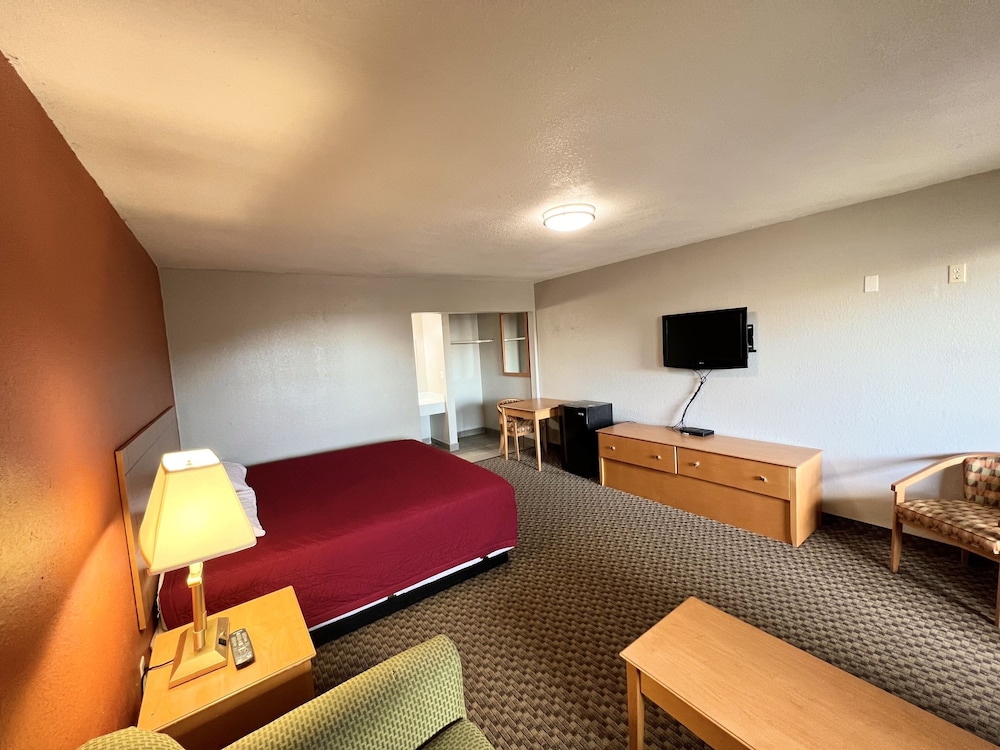 Standard Room, 1 Queen Bed photo 2