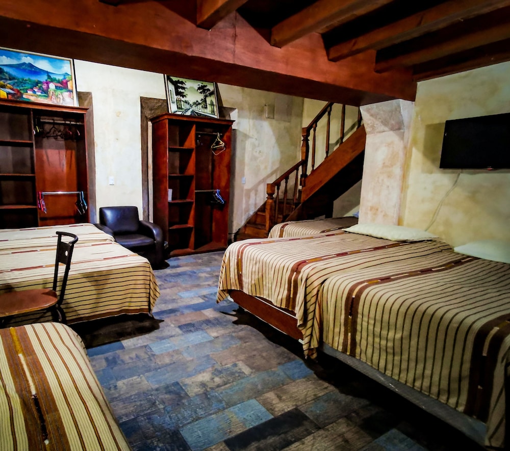 Family Room, Multiple Beds, Non Smoking photo 3