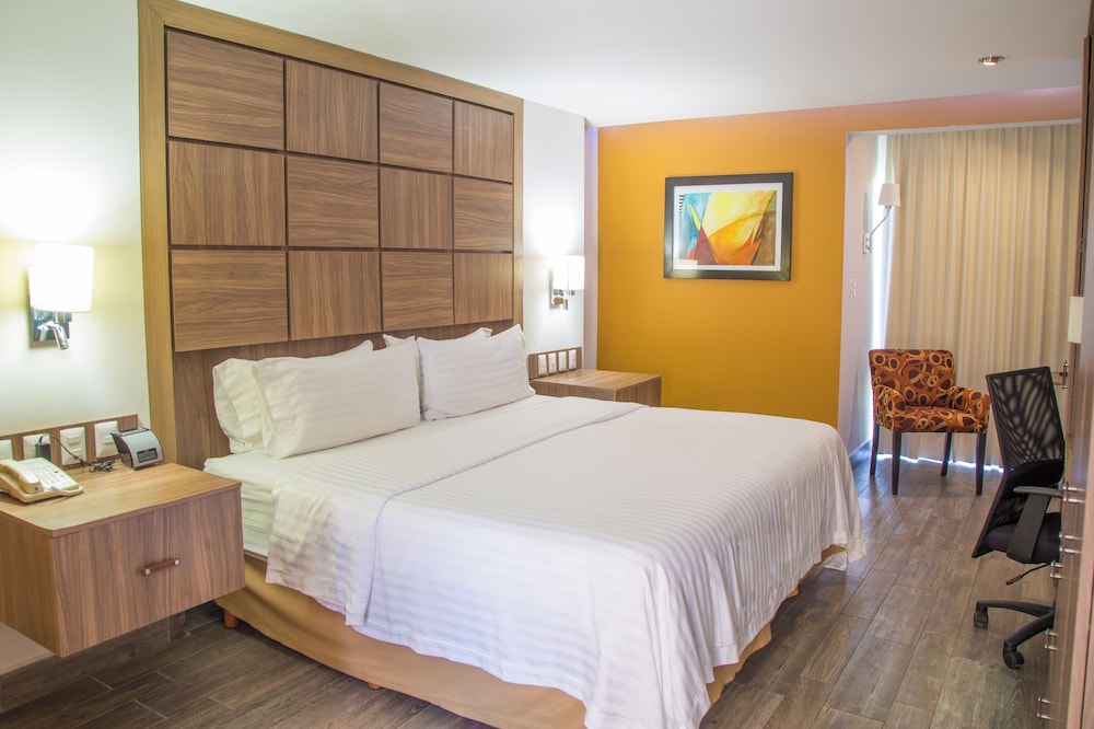 Standard Room, 1 King Bed, Microwave (Minifridge Main Tower) - Photo 8