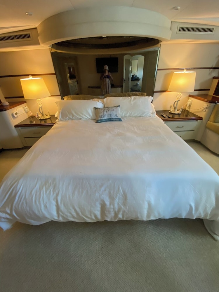 Exclusive Mobile Home, 4 Bedrooms, Non Smoking, Marina View photo 1