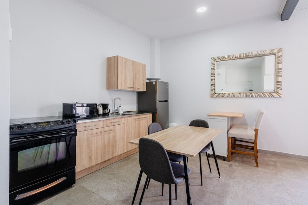 Suite, 1 Bedroom photo 2