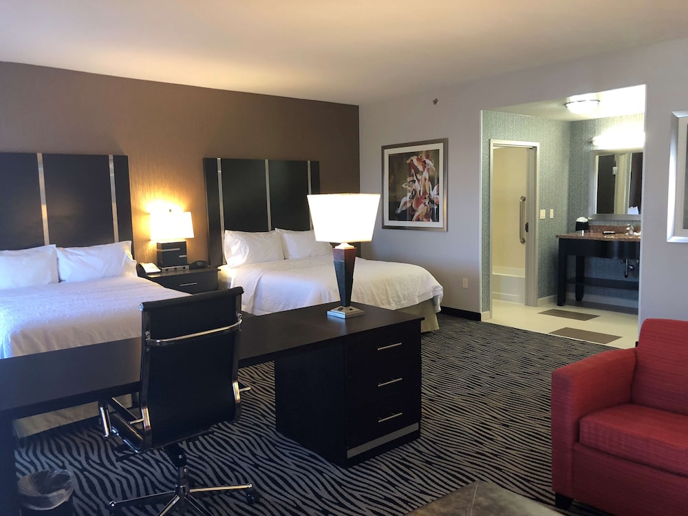 Suite, 2 Queen Beds, Accessible, Non Smoking