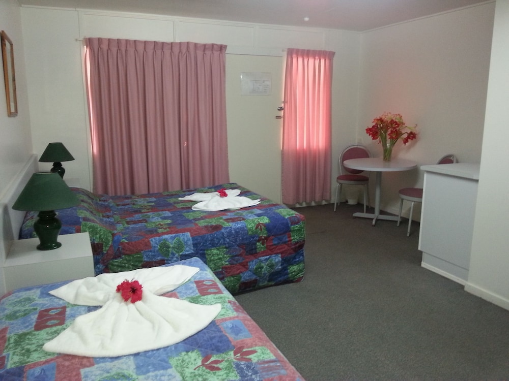 Motel Room, Non Smoking (3 People) photo 1