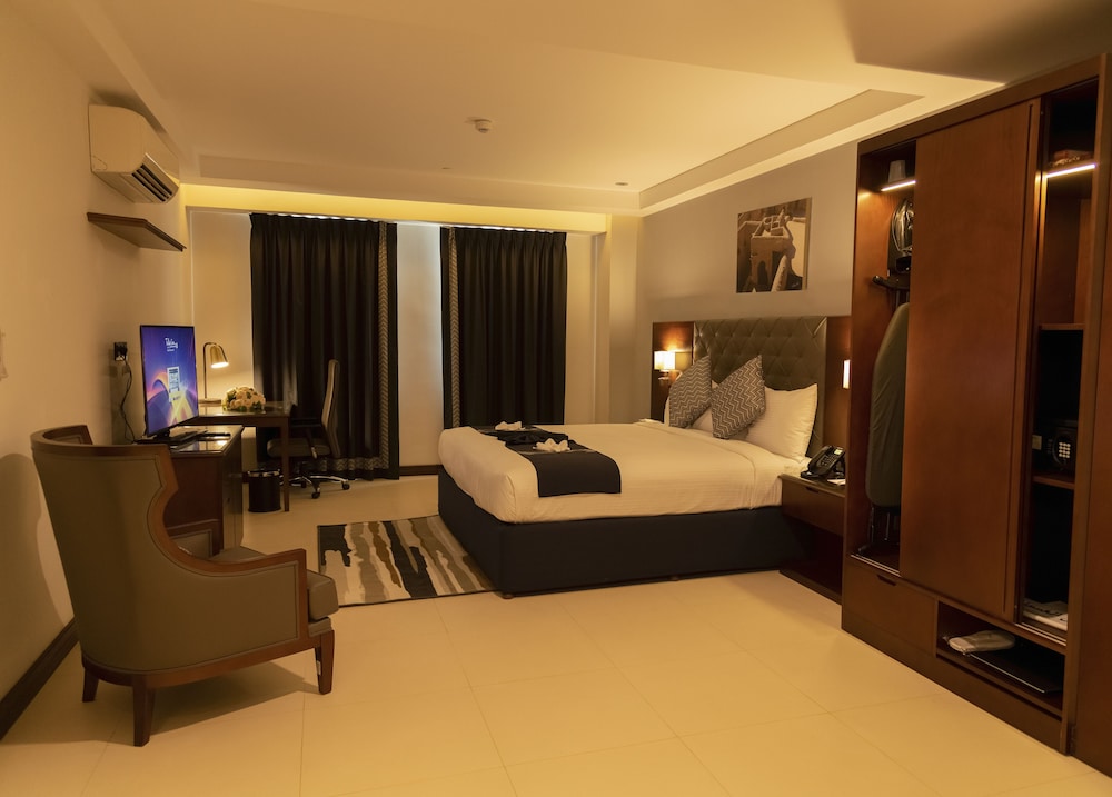 Suite, Multiple Beds - Photo 8