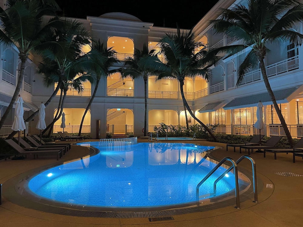 Family Room, 1 King Bed with Sofa bed, Balcony, Pool View (Superior) - Photo 7
