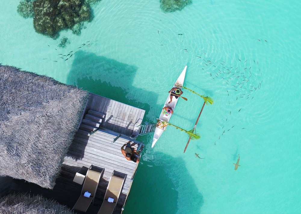 Suite, Overwater photo 2