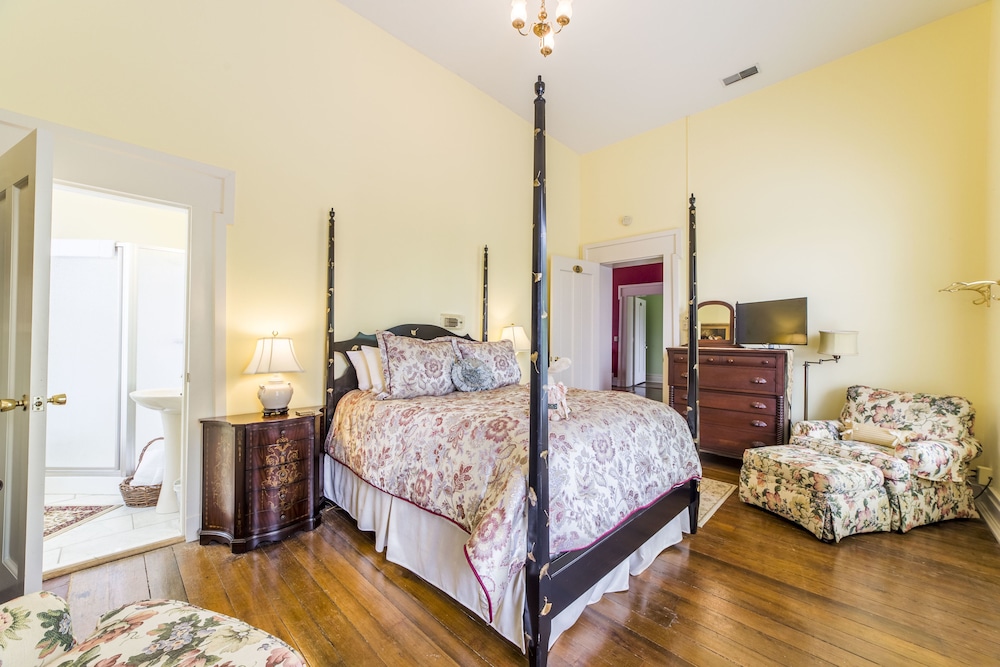 Room, Private Bathroom (Southern Love) photo 3