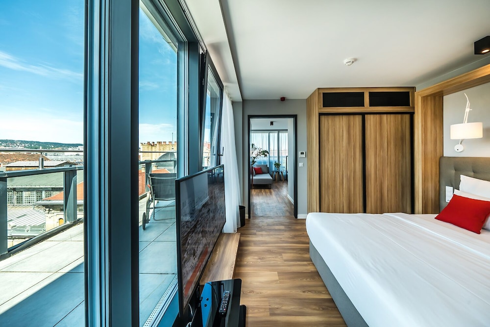 Corner Suite with Terrace and Jacuzzi