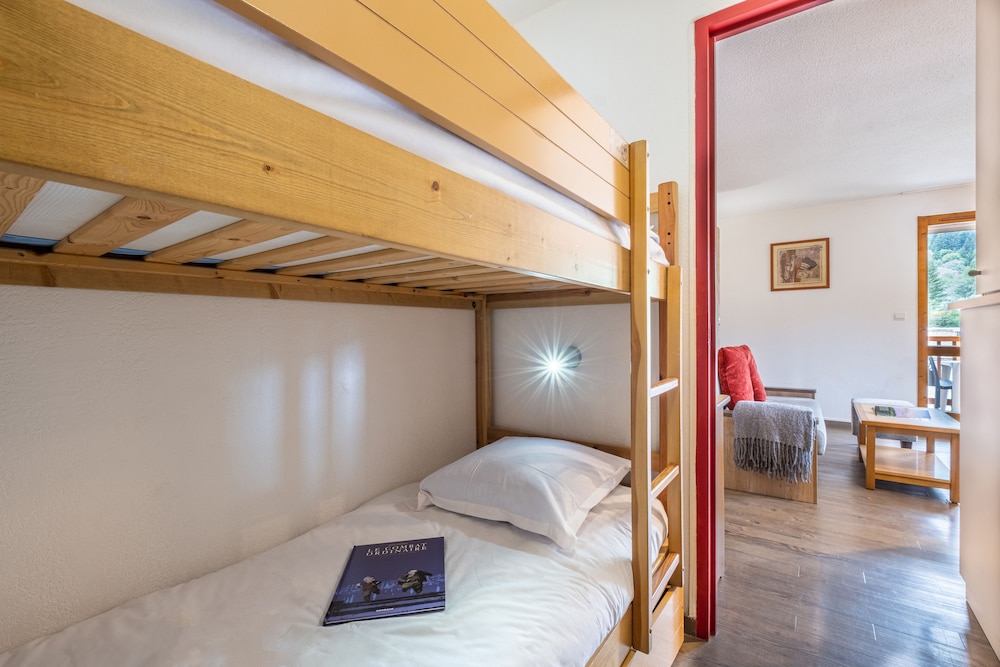 Studio 4 personnes - 1 coin nuit - Vue montagne - rénové