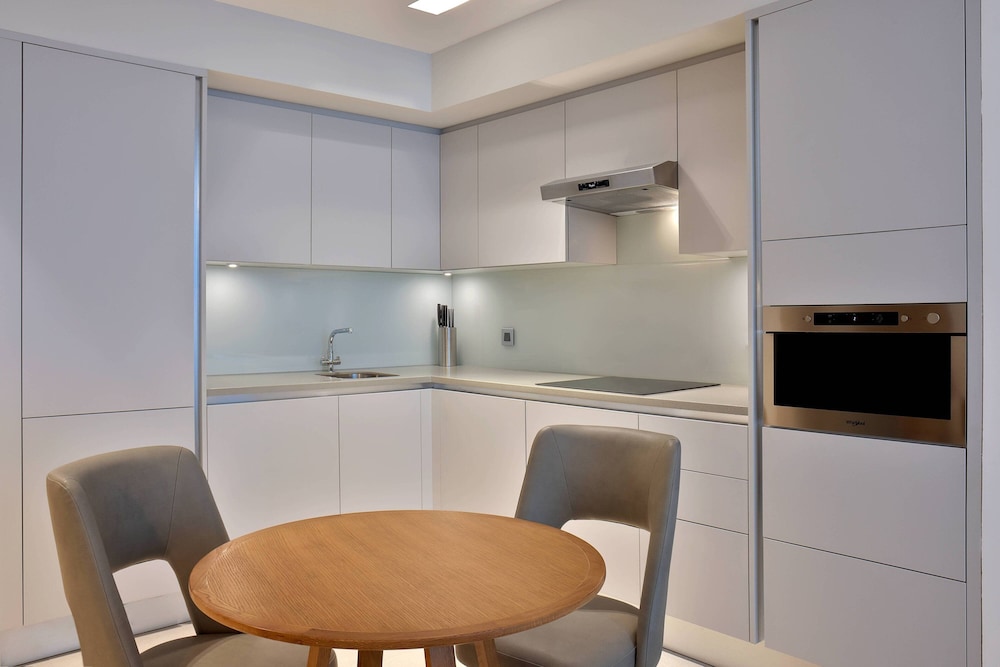 Suite, 1 Bedroom, Balcony, City View photo 2
