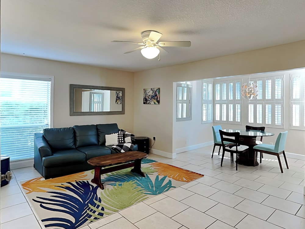 Condo, 1 King Bed with Sofa bed, Kitchen, Pool View (#B3-2D - No Pets)