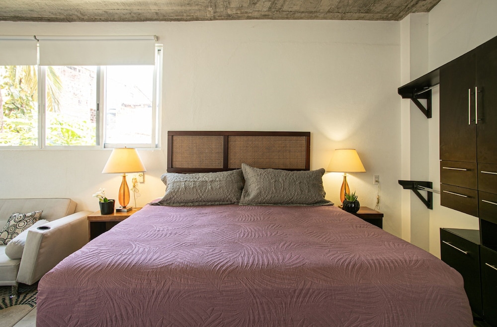 Loft D: one bedroom king size bed photo 2