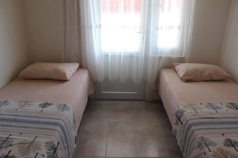 City Twin Room photo 1